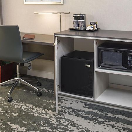Hotel Doubletree By Hilton Boston Logan Airport Chelsea Esterno foto