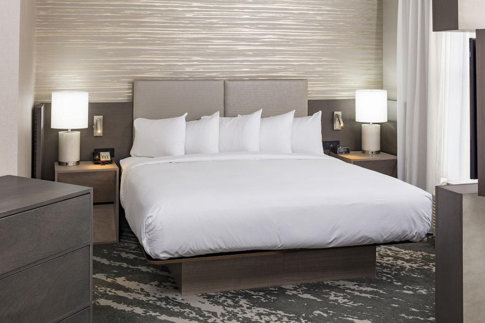 Hotel Doubletree By Hilton Boston Logan Airport Chelsea Esterno foto