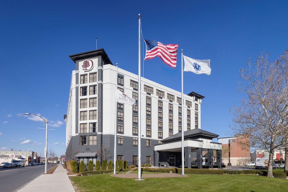 Hotel Doubletree By Hilton Boston Logan Airport Chelsea Esterno foto
