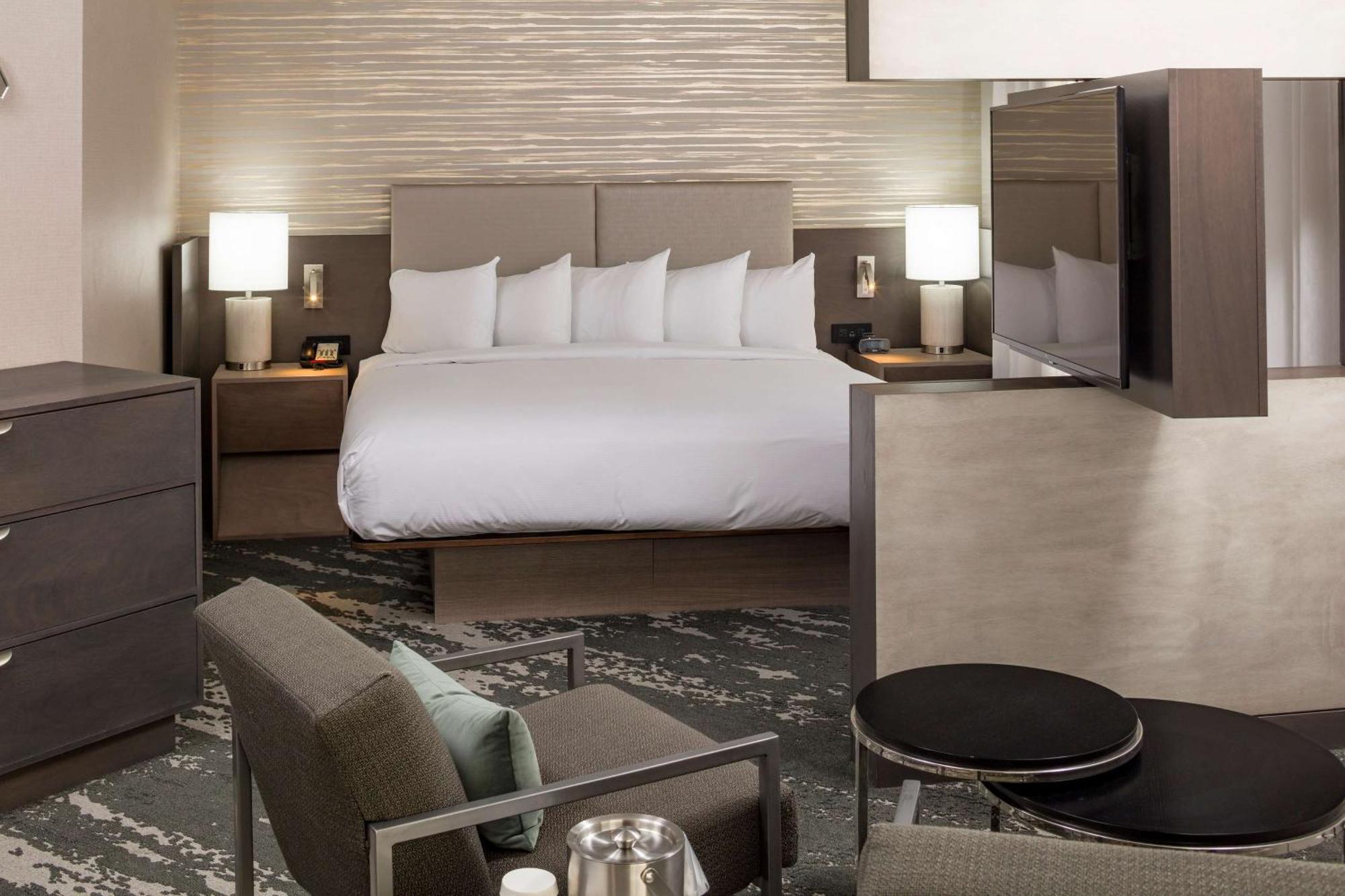 Hotel Doubletree By Hilton Boston Logan Airport Chelsea Esterno foto