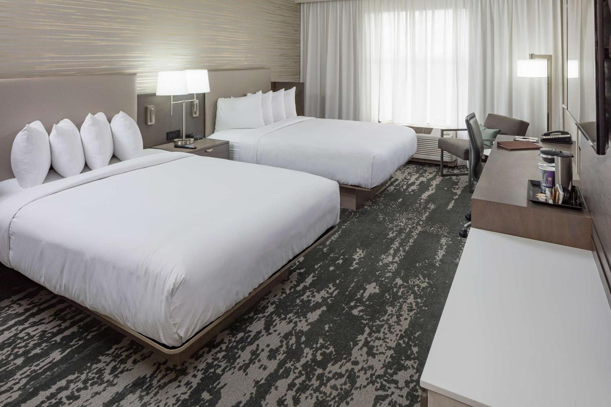 Hotel Doubletree By Hilton Boston Logan Airport Chelsea Esterno foto