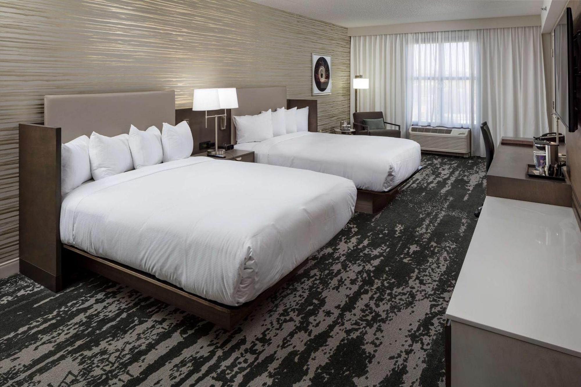 Hotel Doubletree By Hilton Boston Logan Airport Chelsea Esterno foto