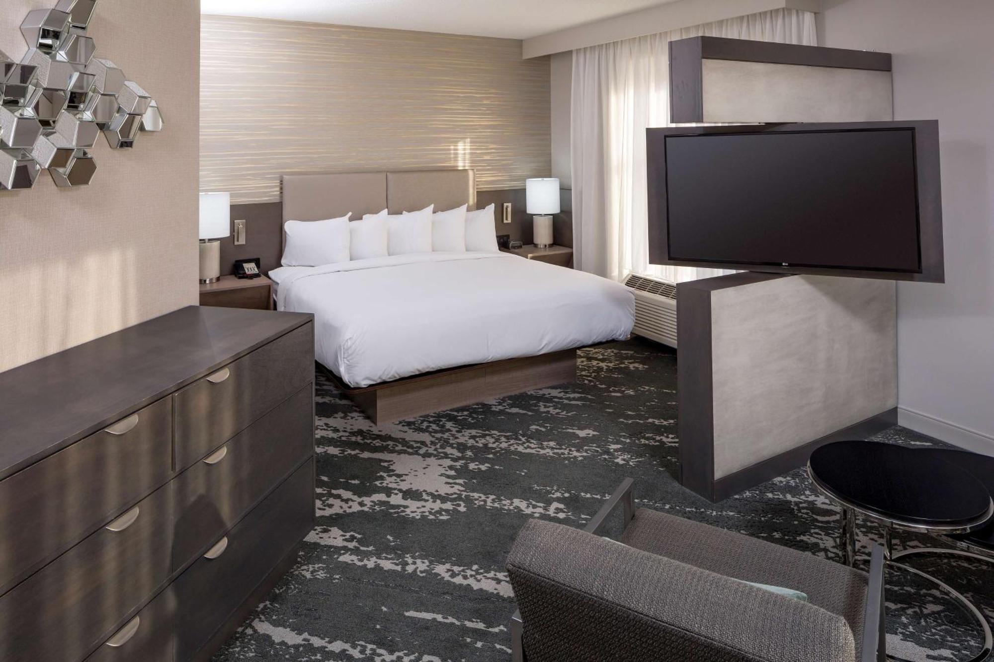 Hotel Doubletree By Hilton Boston Logan Airport Chelsea Esterno foto