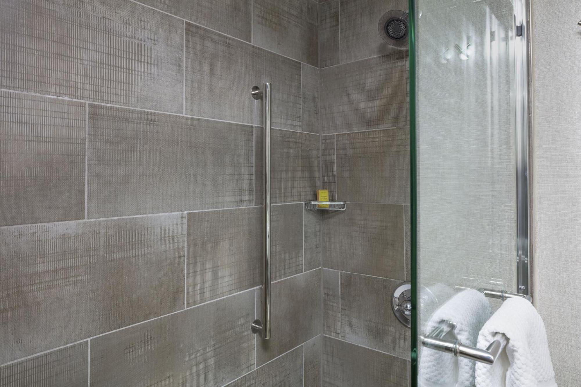 Hotel Doubletree By Hilton Boston Logan Airport Chelsea Esterno foto